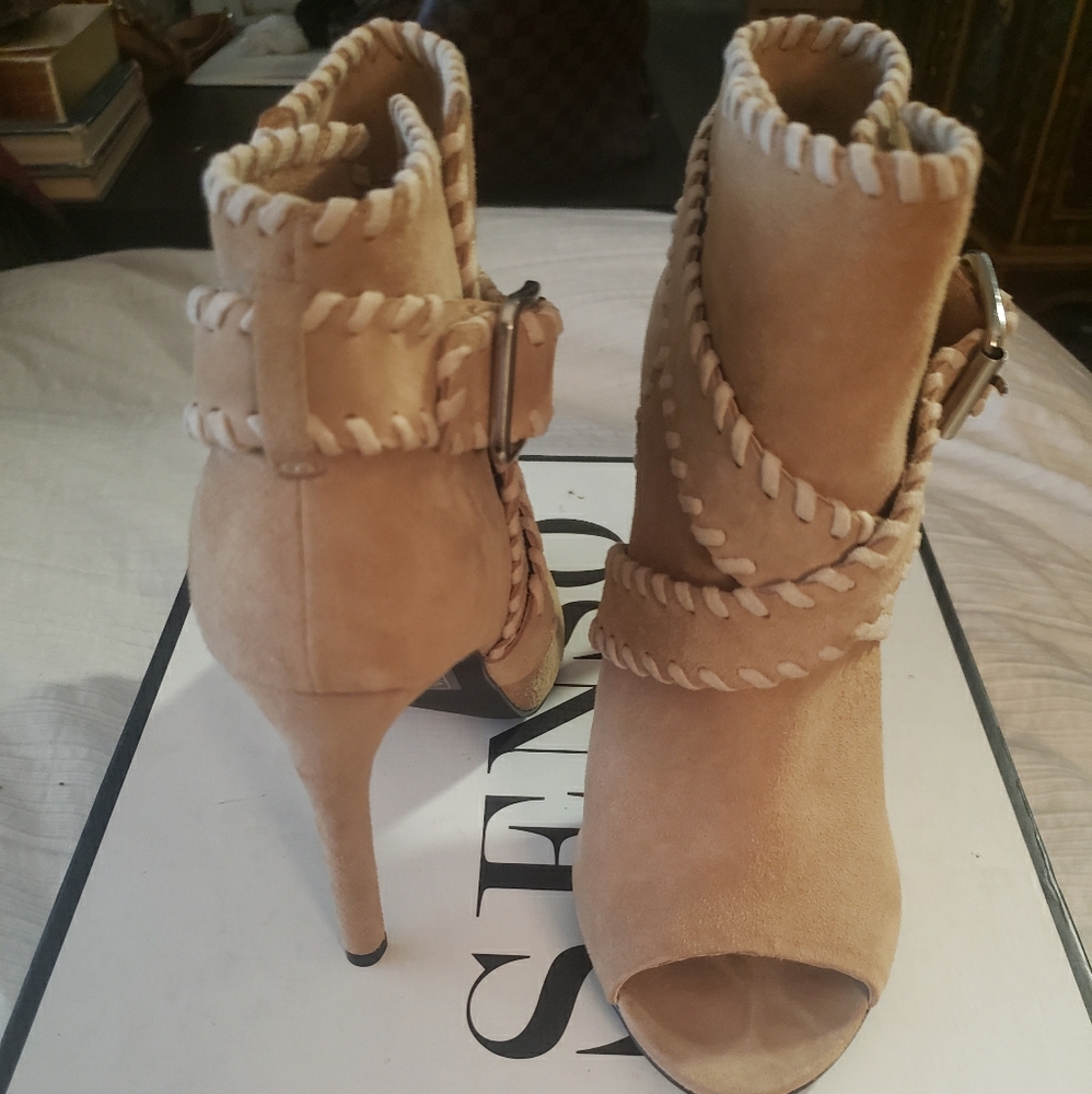 New in Box. Gorgeous Tan Suede Boots from Revolve.com Hot 🔥 List. - Picture 2 of 11